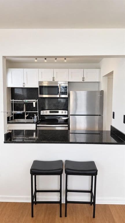 1-bedroom Condo — 1990 Marseille Dr APT 407