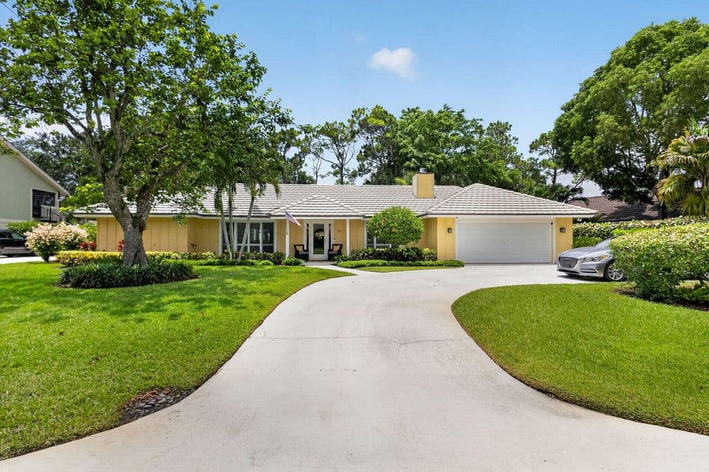 3-bedroom Single-Family Home — 26 Cambria Road W