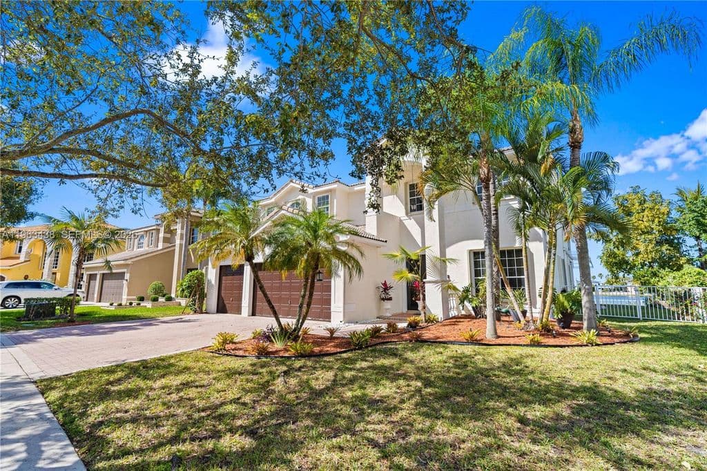 5-bedroom Single-Family Home — 15341 SW 20th St