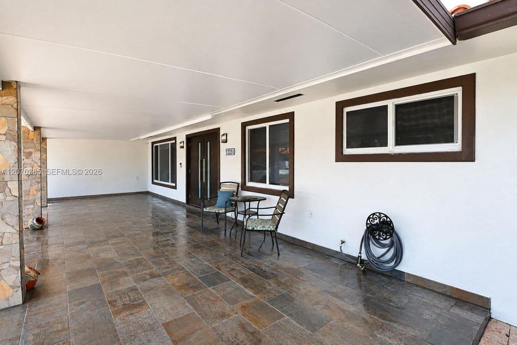 7+1 Müstakil ev — 12231 SW 1st St