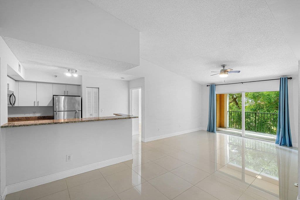 2+1 Condo — 131 Yacht Club Way #307