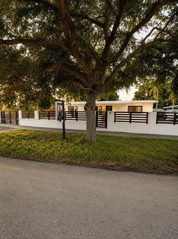 3-bedroom Single-Family Home — 1120 E 6th Ct