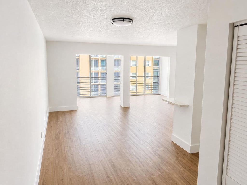 1+1 Condo — 308 Golfview Road #405