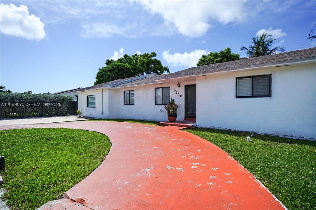 5+1 Müstakil ev — 10660 SW 164th St