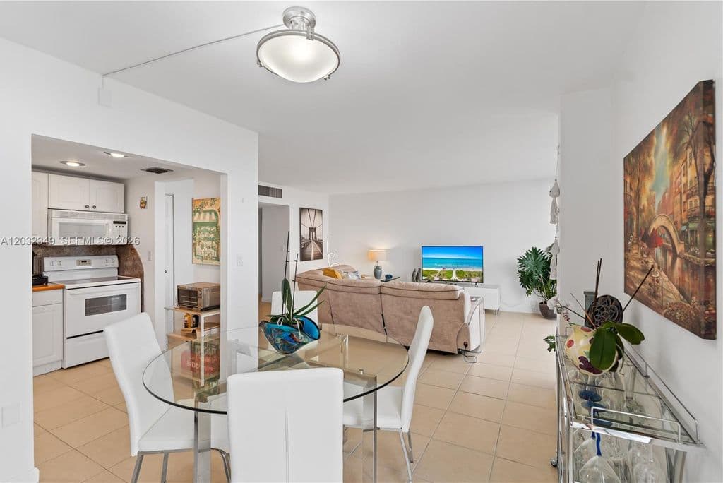 1-bedroom Condo — 3675 N Country Club Dr APT 2201