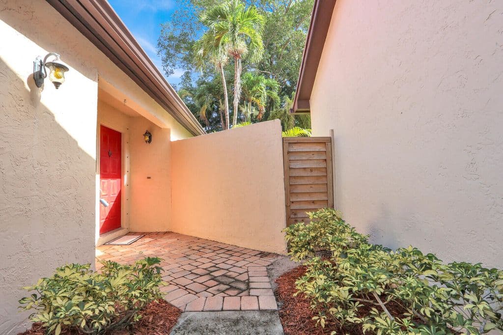 3-bedroom Single-Family Home — 13 Ironwood Way N