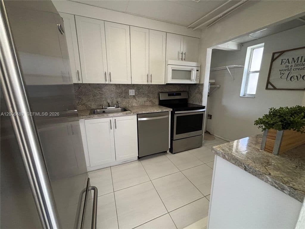 2-bedroom Condo — 8060 Fairview Dr APT 101