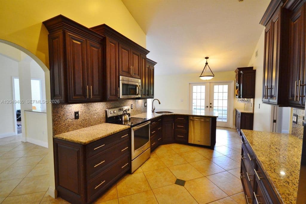 5-bedroom Single-Family Home — 17569 89th Pl N