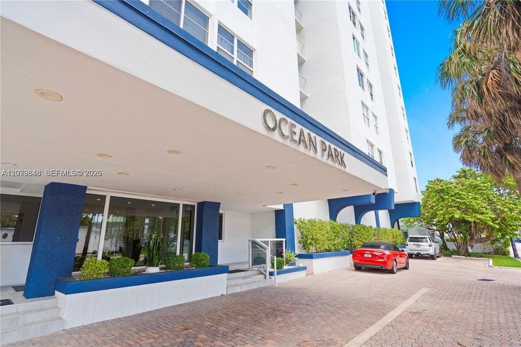 1+1 Condo — 6450 Collins Ave APT 205