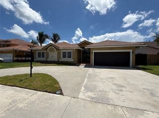 5-bedroom Single-Family Home — 15836 SW 144th Pl, Miami, 33177