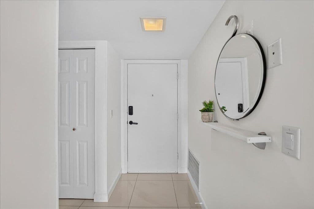 1-bedroom Condo — 300 Diplomat Parkway #606