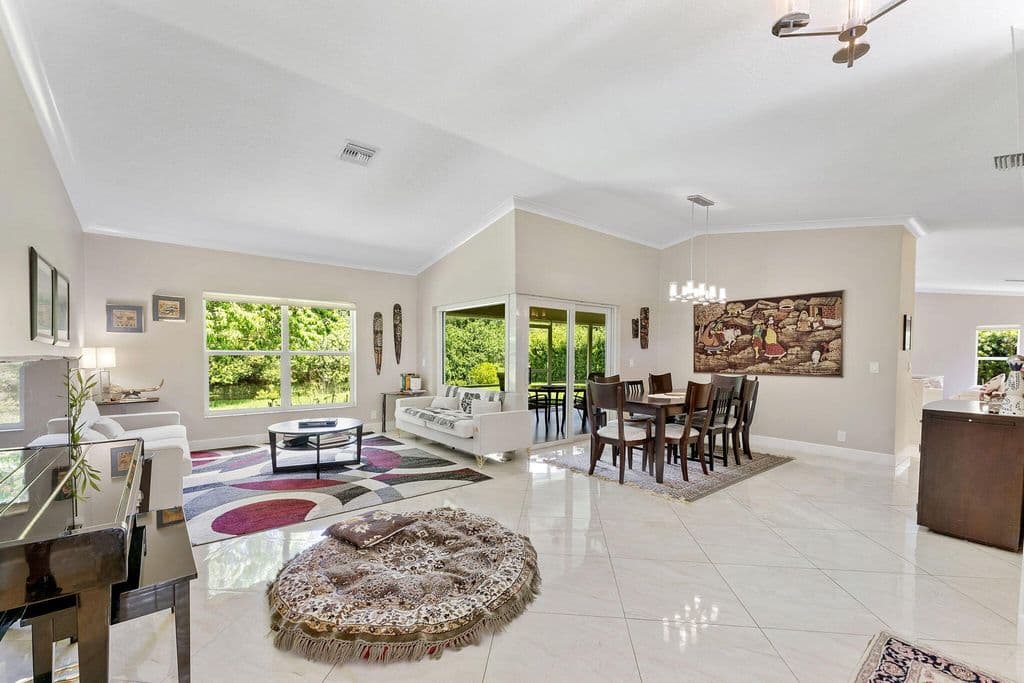 4-bedroom Single-Family Home — 11294 ISLAND LAKES Lane