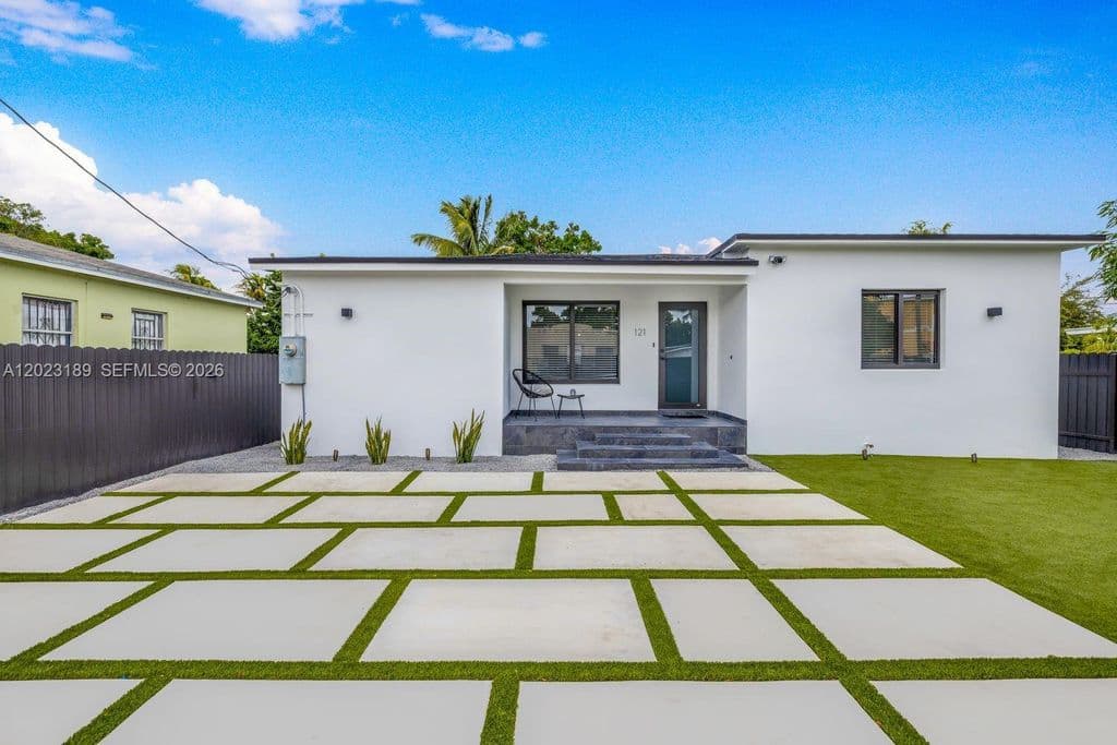 5-bedroom Single-Family Home — 121 NW 53rd St