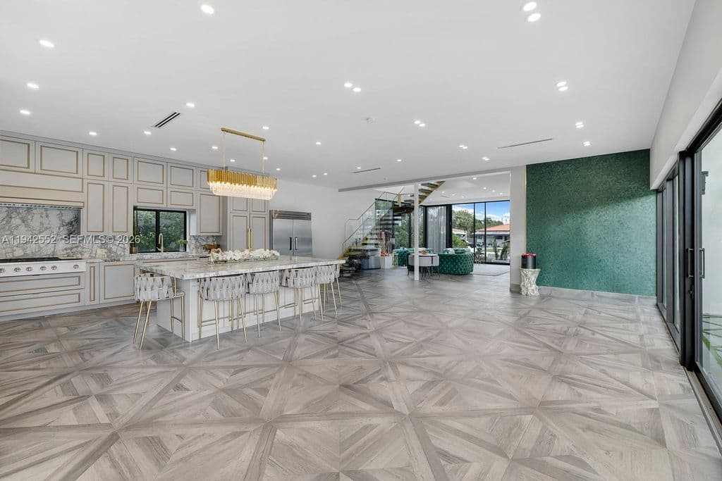 4+1 Müstakil ev — 8005 Noremac Ave