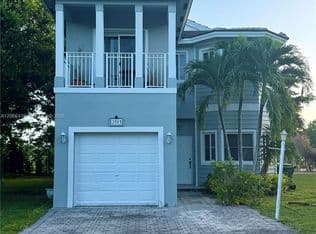 3+1 Müstakil ev — 3191 NE 4th St, Homestead, 33033