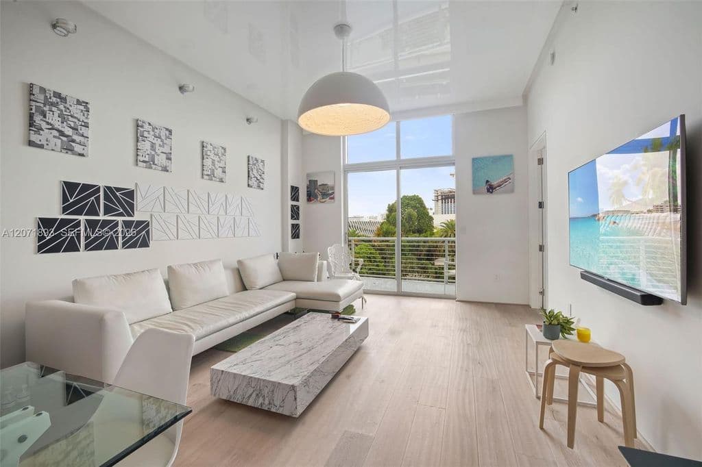 1-bedroom Condo — 2001 Meridian Ave APT 518