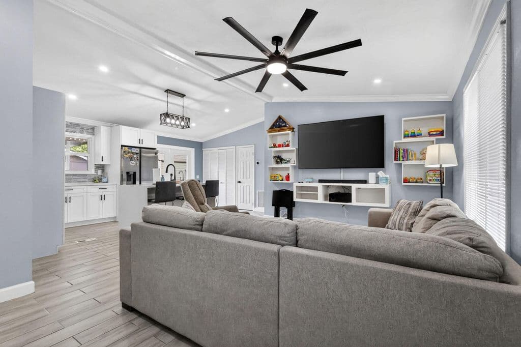3+1 Müstakil ev — 202 Elaine Circle W