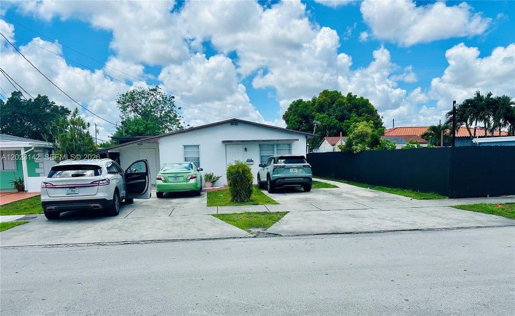 4-bedroom Property — 3410 SW 89th Ct