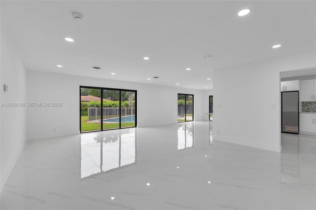 3+1 Müstakil ev — 6940 NW 6th St