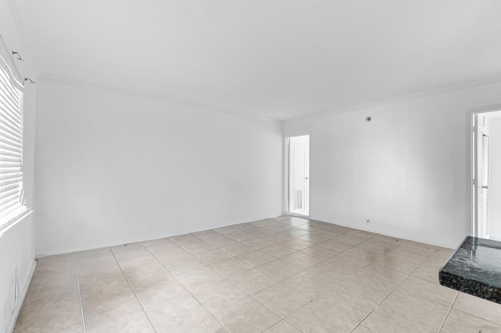 2-bedroom Condo — 2655 NE 8th Avenue #106
