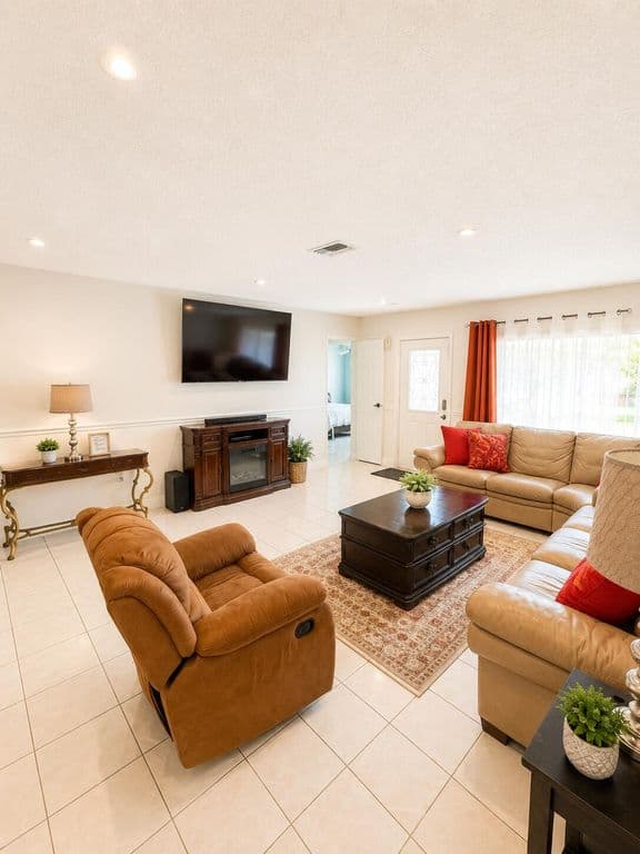 4+1 Müstakil ev — 10720 NW 26TH Place