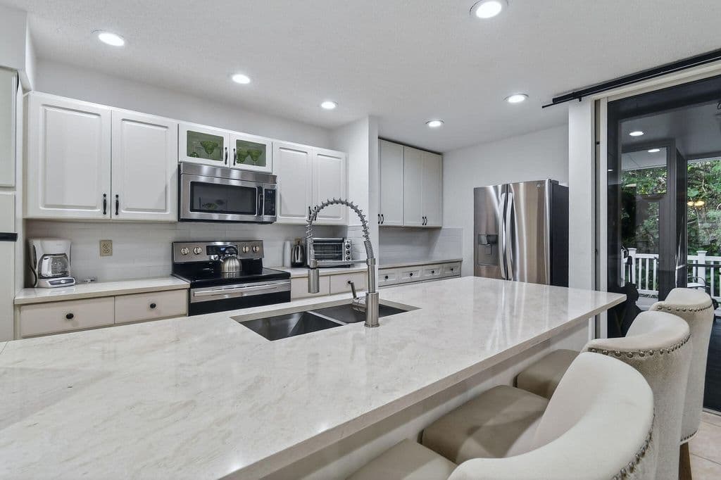 3-bedroom Property — 717 Ocean Dunes Circle