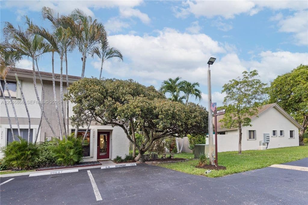 2-bedroom Property — 3050 S Oakland Forest Dr APT 2008