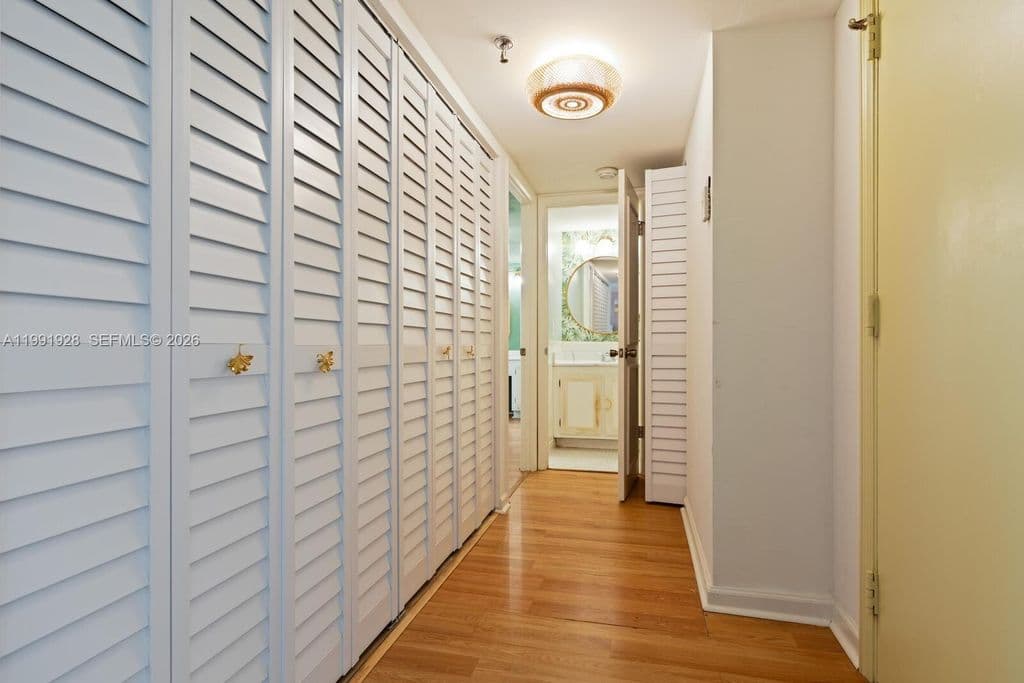 1-bedroom Condo — 665 NE 195th St APT 222