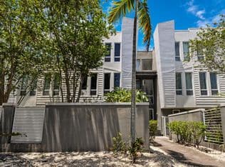 3-bedroom Townhouse — 711 SE 16th Court, Fort Lauderdale, 33316
