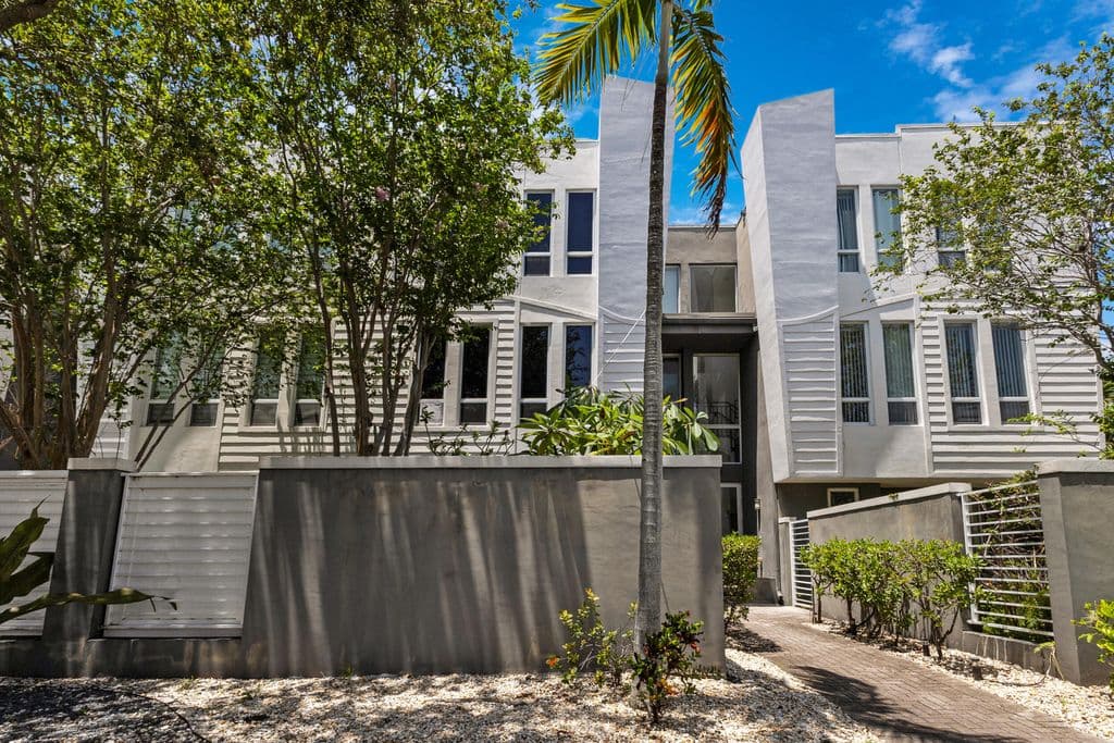 3-bedroom Property — 711 SE 16th Court
