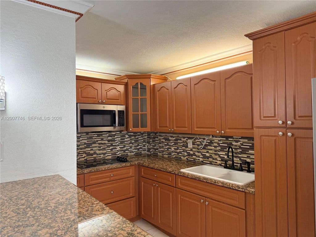 2-bedroom Condo — 1850 W 56th St APT 2404