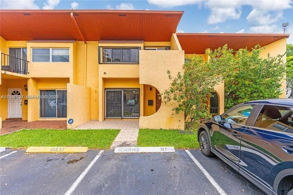 2+1 Mülk — 13705 SW 84th St APT F