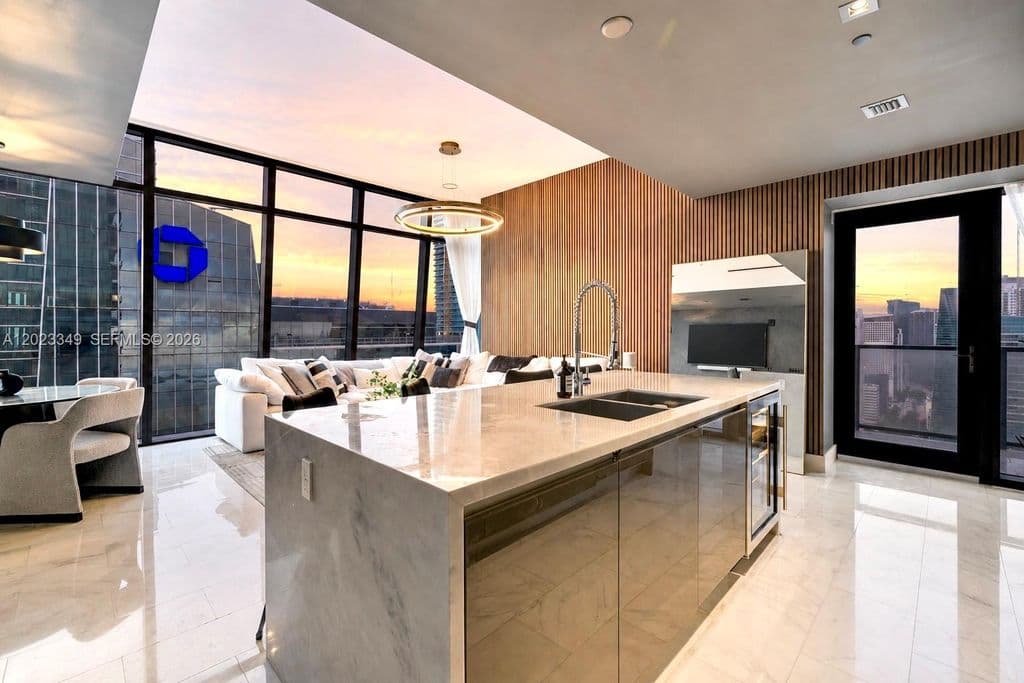 2+1 Condo — 1451 Brickell Ave #4304