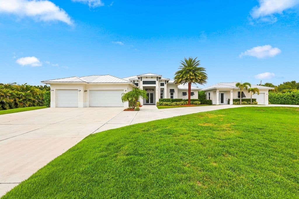 5-bedroom Single-Family Home — 16475 76TH Trail N