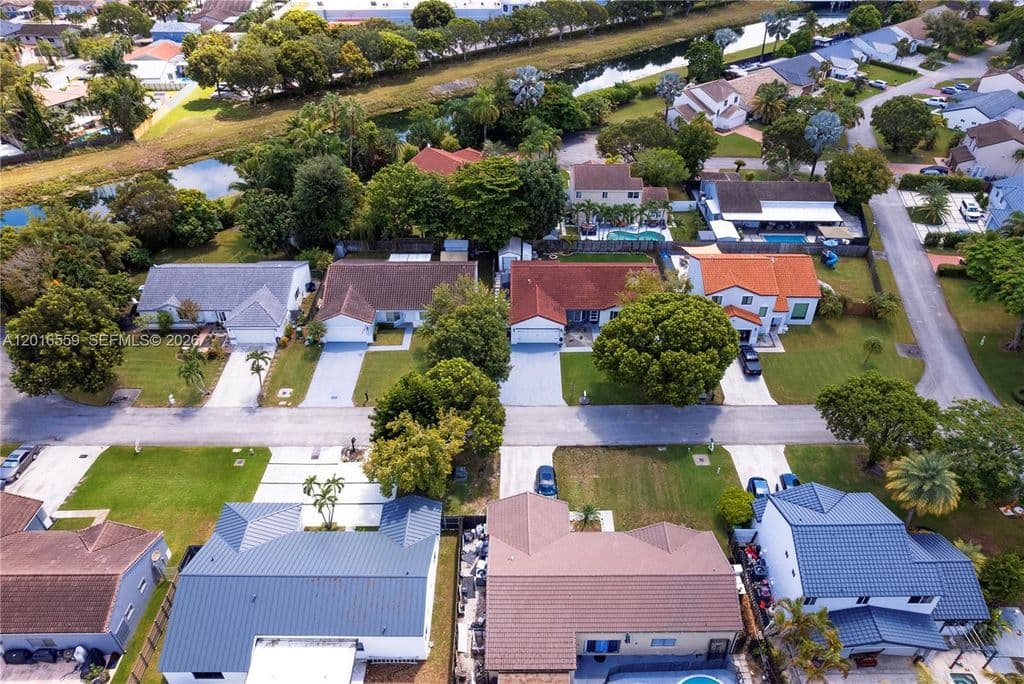 4+1 Müstakil ev — 17601 SW 138th Ct