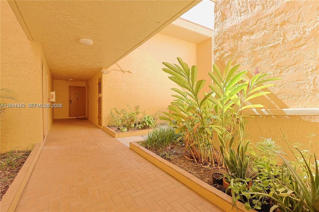 2+1 Condo — 9340 W Flagler St APT 104B