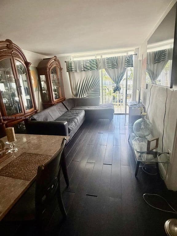 3-bedroom Condo — 488 NW 165th Street Rd APT B512