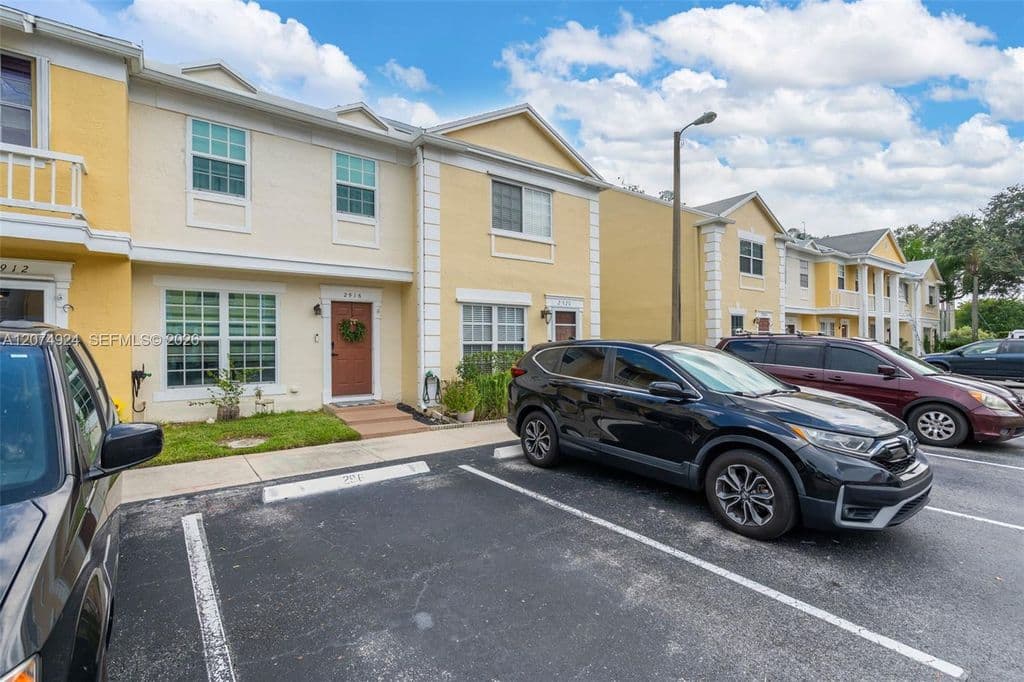 2+1 Mülk — 2916 Dorchester Ln