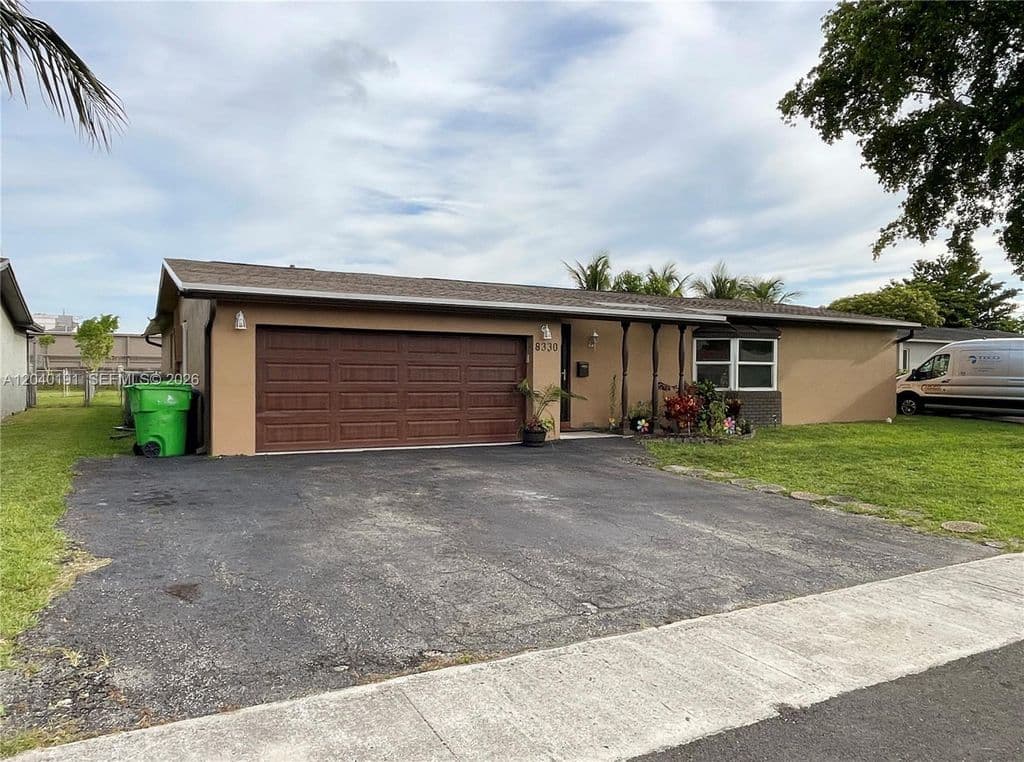 4+1 Müstakil ev — 8330 NW 20th Ct