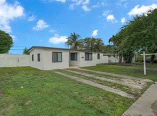 4+1 Müstakil ev — 4375 SW 112th Ave, Miami, 33165
