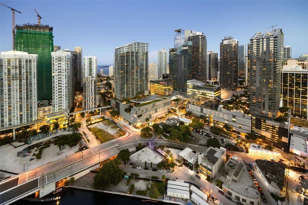 3+1 Condo — 92 SW 3rd St APT 3901