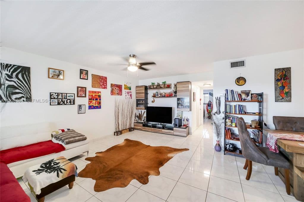 2+1 Condo — 541 Blue Heron Dr. #205C