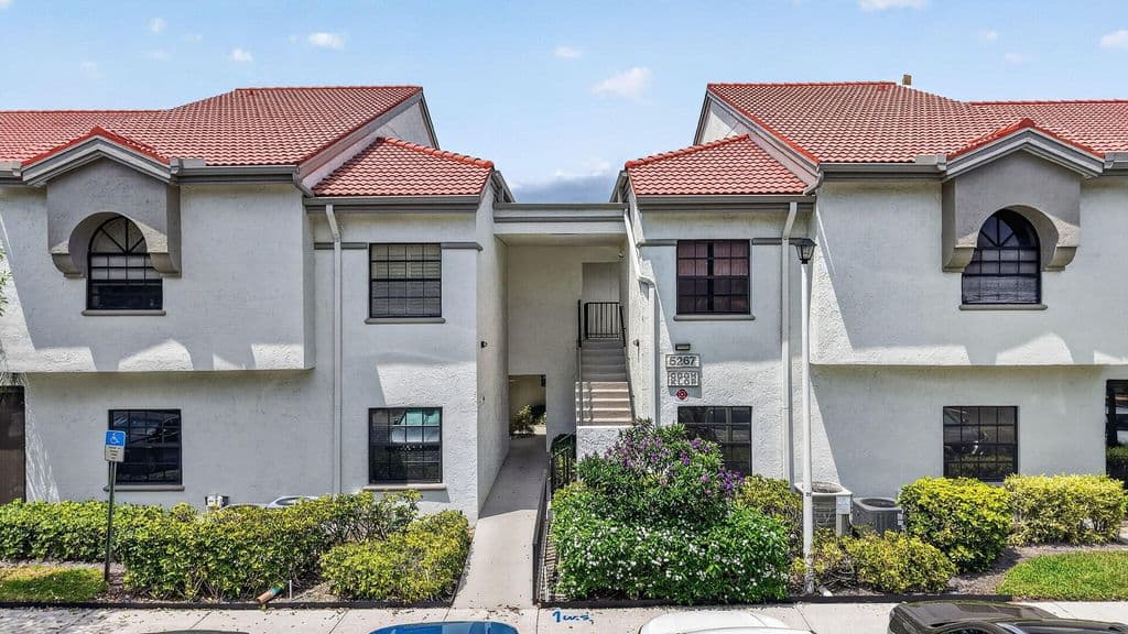 2+1 Condo — 5267 Europa Drive #C