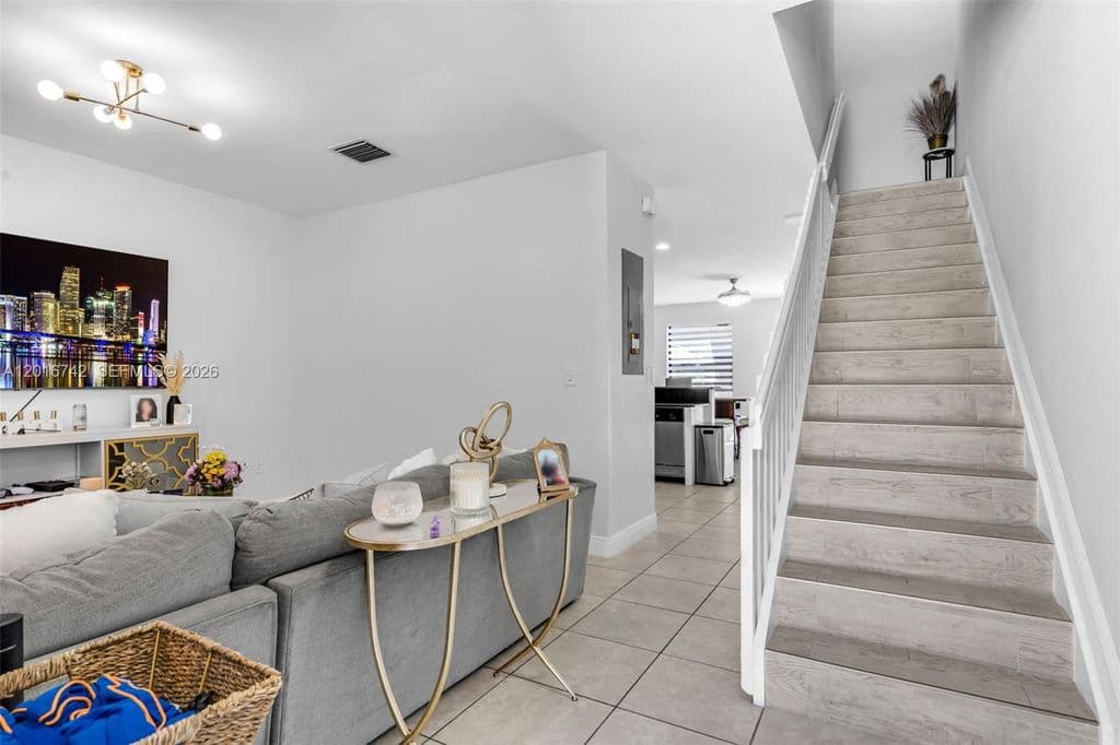 2+1 Mülk — 8936 W 35th Ln