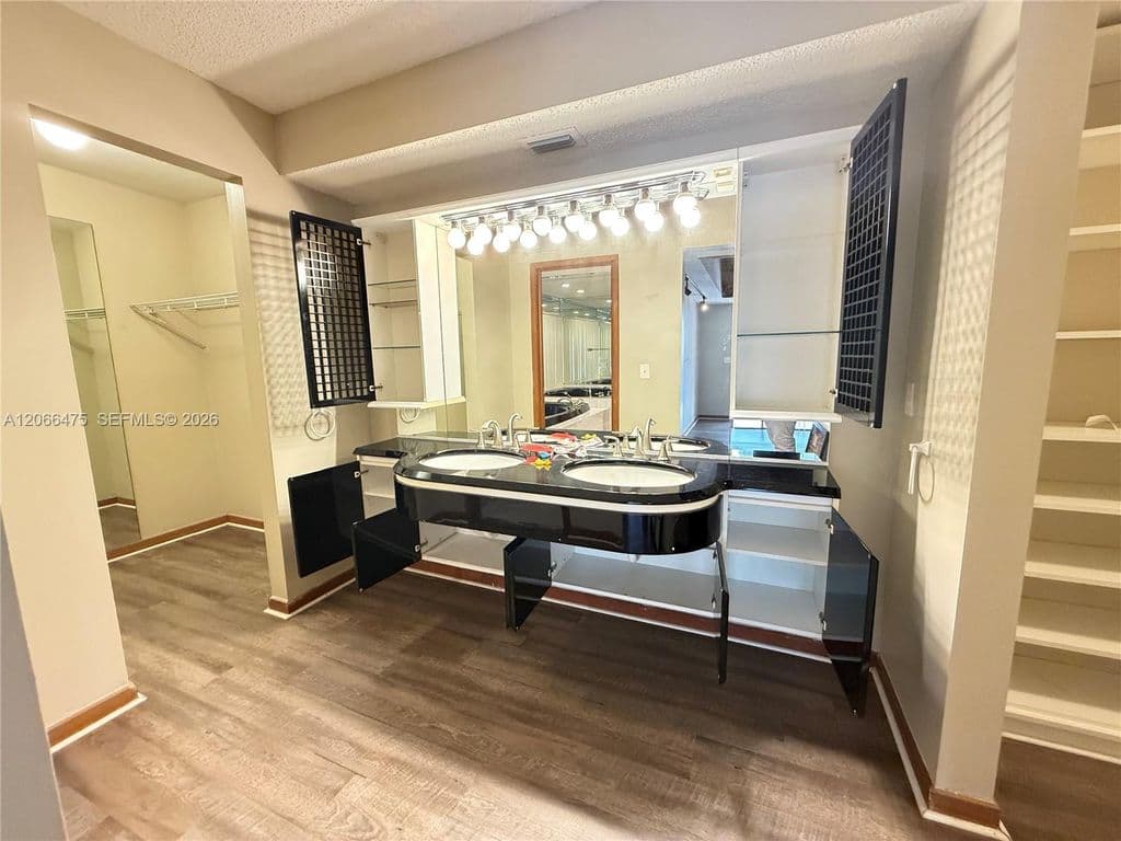 3+1 Müstakil ev — 7828 SW 118th Ct