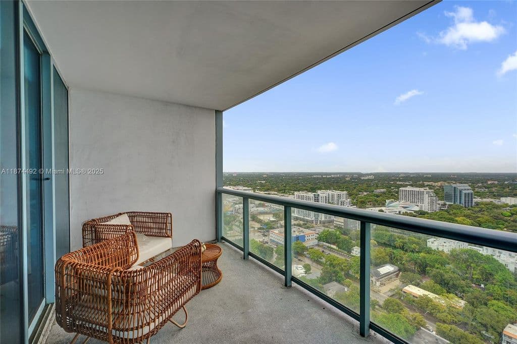 2+1 Condo — 601 NE 36th St APT 2703