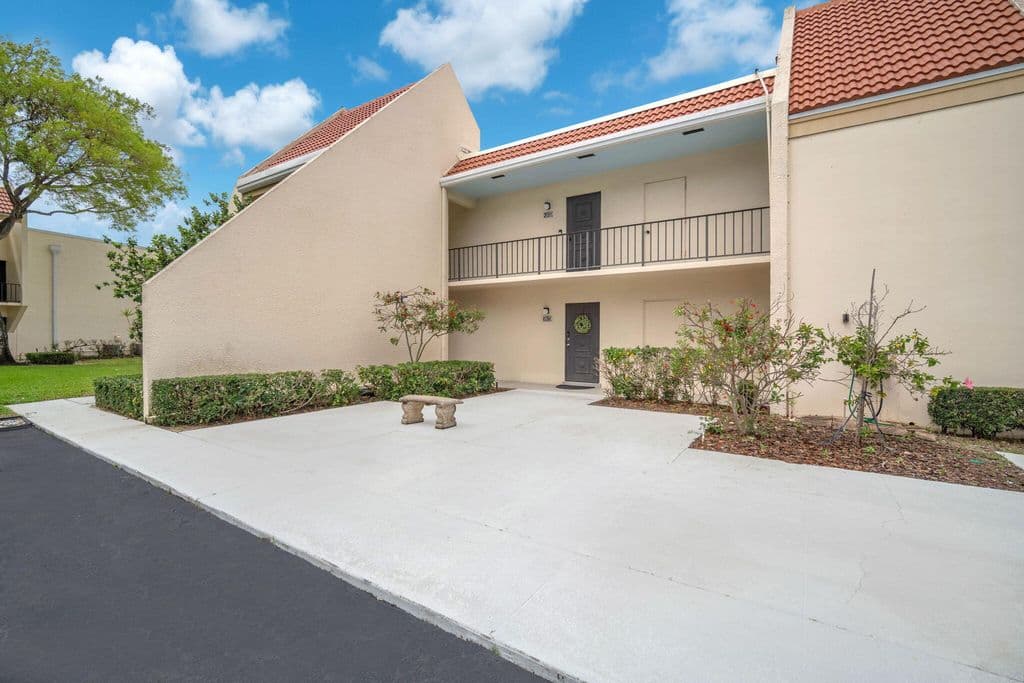 2-bedroom Condo — 1823 Presidential Way #E101