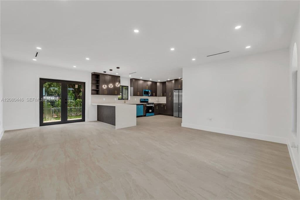 4+1 Müstakil ev — 6235 SW 24th St