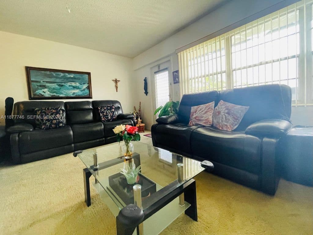 1-bedroom Condo — 251 Suffolk #251-F