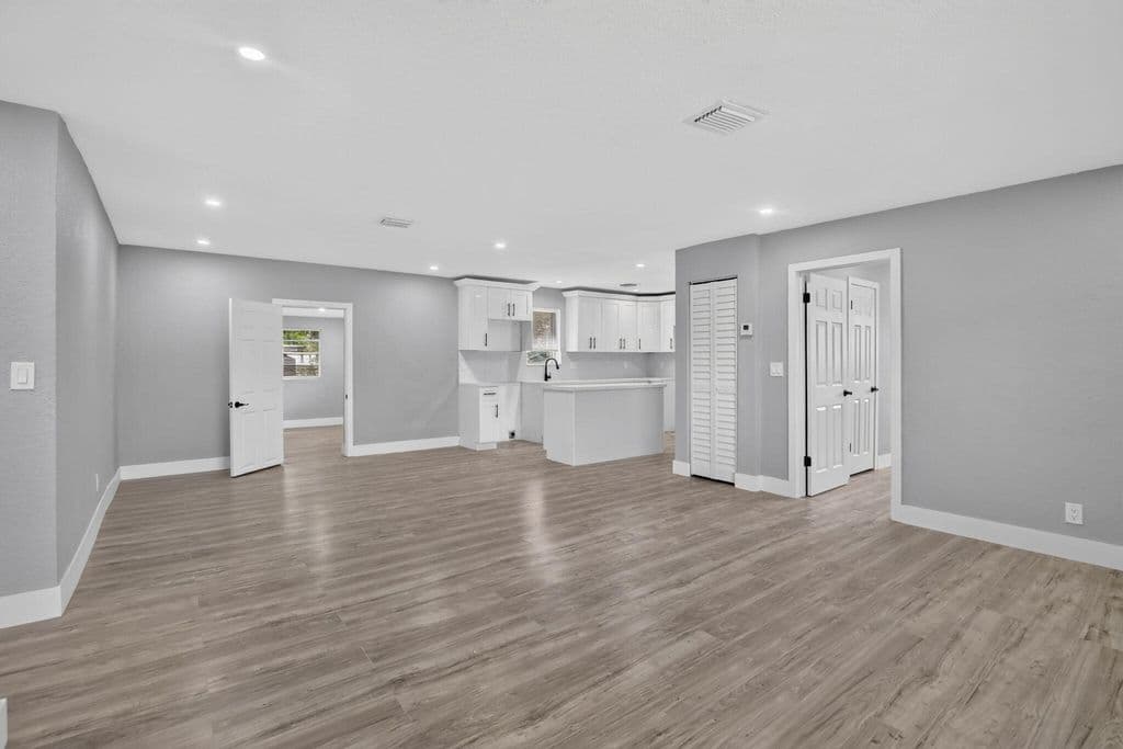 5-bedroom Single-Family Home — 1111 SW 31ST Avenue